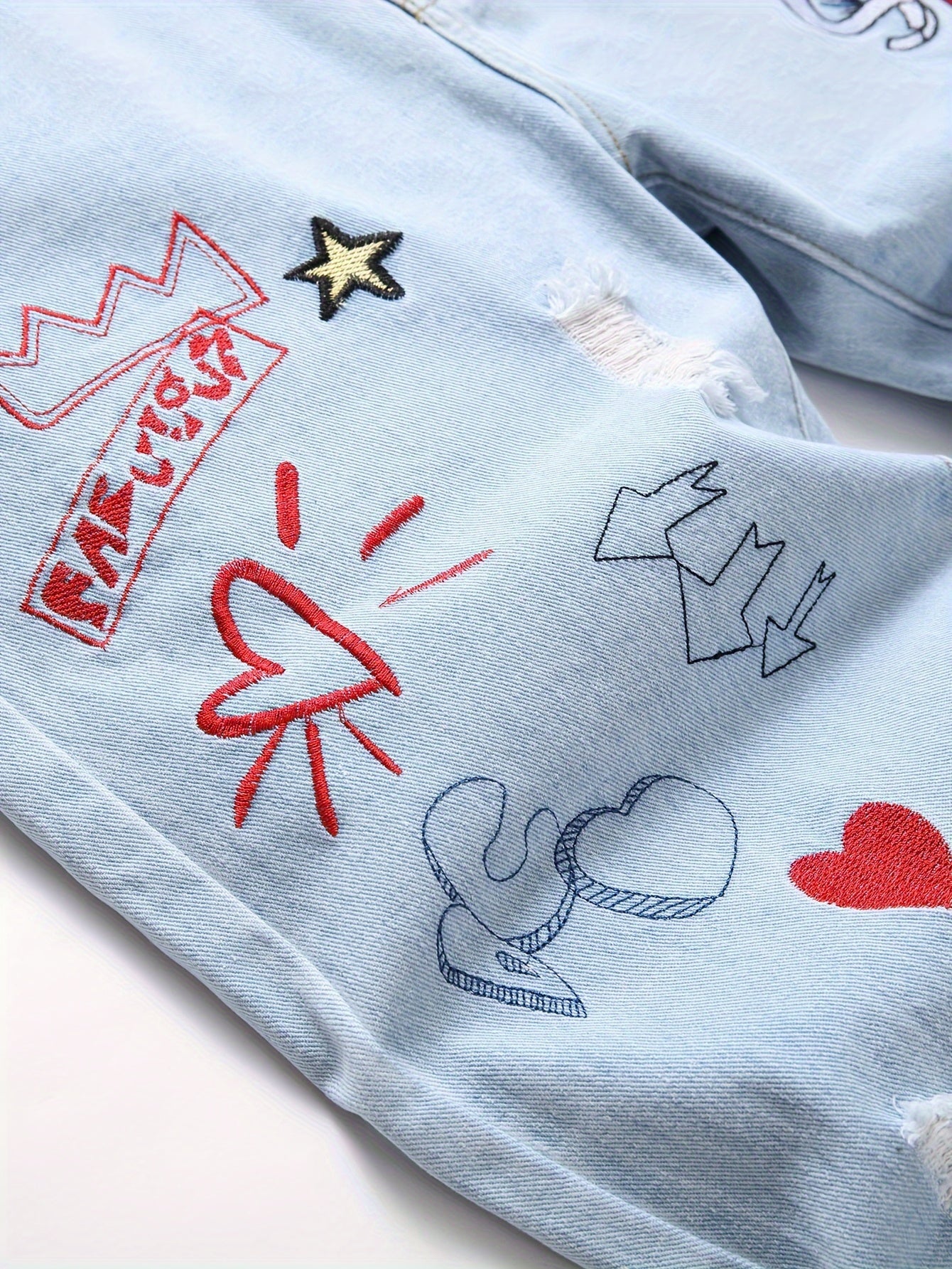 Men Distressed Straight Street Wear Letter&Heart Embroidered Ripped Jeans Casual Slim-fitting Menswear Clothing Denim Men's Pants